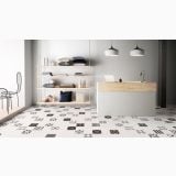 Gresie Patchwork B&W White 20x20 cm – ambient comercial, spatiu comercial cu pardoseala patchwork alb-negru si rafturi lemn