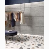 Gresie Form Story Grey 90x90 cm – ambient comercial, showroom haine cu pardoseala terrazzo si perete beton