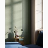 Gresie Iro Agave Mat 60x120 cm – ambient living, living cu perete verde masliniu si lumina naturala