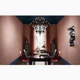 Gresie Iro Rose Mat 60x120 cm – ambient living, sufragerie roz cu candelabru negru si scaune colorate, pe perete