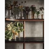 Faianta Portelanata Pixel Clay Lucios 10x10cm – ambient living, etajera cu vaze si flori pe perete faianta gri