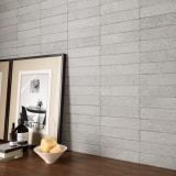 Gresie Portelanata Tetris Block Pearl Mat 5X20 cm – ambient living, perete gresie gri montata orizontal, rama foto pe blat lemn