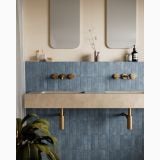 Gresie Portelanata Tetris Blu Mat 5X20 cm – ambient baie, baie moderna cu lavoar dublu si robinete aurii, pe perete