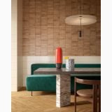 Gresie Portelanata Tetris Block Cotto Mat 5X20 cm – ambient living, perete caramida maro cu canapea verde si masa marmura