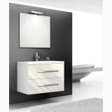 Set Complet Mobilier Baie Giudi Bianco L60 cm – ambient baie, mobilier alb suspendat cu oglinda, cada freestanding in fundal, pe perete