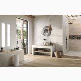 Gresie Imitatie Lemn Poetry Wood Gold 20x120 cm – ambient baie, baie moderna cu cada, dus si pardoseala lemn