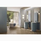 Gresie Origins Greige Mat 30x60 cm – ambient baie, baie moderna cu cada freestanding si lavoare cilindrice, pe pardoseala