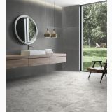 Gresie Efect Beton Essence Materia Forest Mat 90x90 cm – ambient baie cu lavoar suspendat