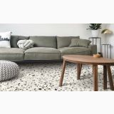Gresie Hexagonala Terrazzo Essence Urban 21,5x25 cm – ambient living cu canapea gri