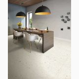 Gresie Terrazzo Essence Cristalli Colonial Mat 90x90 cm – ambient sufragerie cu masă din lemn