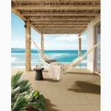 Gresie Exterior Wild Beige AntiSlip 60x120x2 cm – ambient terasa, terasa cu hamac, plante si vedere spre mare, pe pardoseala
