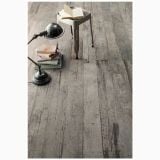 Treapta Blendart Grey 33x120cm – ambient living, pardoseala aspect lemn vechi cu lampa vintage si taburet