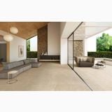 Gresie Gardena HGR 1 Beige 30x60 cm – ambient living, living deschis cu canapea gri, semineu piatra si terasa, pe pardoseala