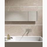 Gresie Gardena HGR 9 Noce 60x60 cm – ambient baie, perete baie cu robinet incastrat si cada alba