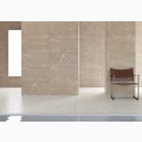 Gresie Gardena HGR 10 Bianco 40x80 cm – ambient piscina, zona piscina cu gresie bej si scaun piele, pe pardoseala