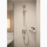 Etajera Colt Addstoris Hansgrohe Finisaj Crom – ambient baie, dus cu pereti gresie bej si etajera cu produse cosmetice, pe perete