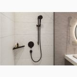 Etajera Colt Addstoris Hansgrohe Finisaj Negru Mat – ambient baie, dus cu etajera colt, baterie si para de dus negre, pe perete