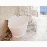 Cada Freestanding Compozit Ovala Hannah 172x103 cm – ambient baie, cada ovala alba in baie moderna cu marmura, pe pardoseala