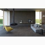 Gresie Gardena HGR 8 Mat 80x80 cm – ambient living, living modern cu semineu suspendat si canapea gri, pe pardoseala