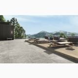Gresie Exterior Lavaredo HLA 205 Grigio 60x60x2cm – ambient terasa, terasa gri cu sezlonguri si vedere spre munte, pe pardoseala