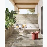 Gresie Lavaredo HLA 3 60x120 cm Antislip – ambient terasa, terasa cu pergola lemn, canapea alba si perete gresie