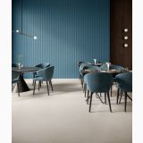 Gresie Portelanata Piemme Homey Chalk 120x120 cm Mat – ambient comercial, restaurant cu scaune bleu, pardoseala gresie deschisa la culoare