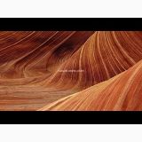 Gresie HBO 15 Silver Lucios 120x120 cm – detaliu, textura naturala sinuoasa cu dungi maro auriu