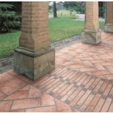 Gresie Imitatie Cotto Carpegna HRN 6 Cotto 15x30 cm – ambient terasa, terasa cu coloane de caramida, pardoseala imitatie cotto