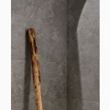 Gresie Stone Edition HSE 5 Breccia Grey 60x120cm – detaliu, detaliu textura gresie gri montata pe perete, bat lemn decorativ