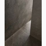 Gresie Stone Edition HSE 8 Pietra Pece 60x60 cm – detaliu, colt intre perete si pardoseala, textura piatra