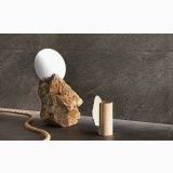 Gresie Stone Edition HSE 8 Pietra Pece 30x60 cm – ambient, perete gresie gri, piatra bruta, obiecte decorative minimaliste
