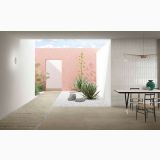 Gresie Timeline HTL 9 Taupe 30x60 cm – ambient living, curte interioara cu perete roz, agave si sufragerie moderna, pe pardoseala