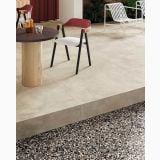 Gresie Timeline HTL 10 White Mat 60x60 cm – ambient living, living cu masa rotunda, scaune si podea terrazzo, pe pardoseala