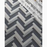 Gresie Digitalart Night 15x60 cm – ambient living, pardoseala model chevron gri antracit langa etajera alba