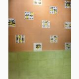 Gresie Vita Verde Lucios 20x20 cm – ambient, perete verde lucios sub faianta portocalie cu lamai