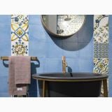 Gresie Vita Azzurro Lucios 20x20 cm – ambient baie, baie eleganta cu faianta albastra si mozaic colorat, pe perete