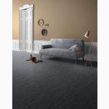 Gresie Digitalart Night 30x60 cm – ambient living, living cu canapea gri si pardoseala gresie inchisa