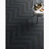 Gresie Digitalart Night 15x60 cm – ambient living, pardoseala model chevron gri antracit cu masuta metalica