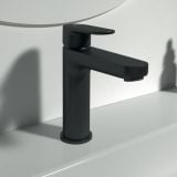 Baterie Lavoar Ideal Standard Cerafine O Negru Mat – ambient baie, baterie neagra mata montata pe lavoar alb