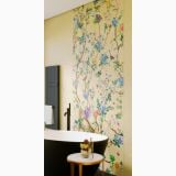 Gresie Nuances Luce Mat 60x120 cm – ambient baie, baie cu cada neagra si perete floral colorat