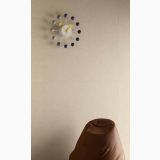 Gresie Iro Ivory Mat 60x120 cm – ambient living, perete gresie mata cu ceas decorativ si fotoliu piele