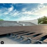 Suport Reglabil Gresie 2cm King K6 Reglaj de la 159 la 272 mm – ambient exterior, terasa exterioara pe suporturi reglabile, amfiteatru in fundal, pe pardoseala