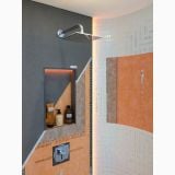 Nisa Baie Prefefabricata Schluter Kerdi Board N 40x40 cm – ambient baie, nisa gri cu produse cosmetice si mozaic portocaliu, pe perete