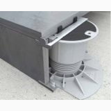Clema Metalica Pentru Inchidere Perimetru Klip Up No Profile – detaliu, picior suport ajustabil cu clema metalica de fixare