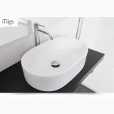 Lavoar Ceramica Oval LAV10 56x35 cm – ambient baie, lavoar oval alb pe blat negru cu robinet crom