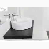 Lavoar Ceramica Rotund LAV19 Ø46 cm – ambient baie, lavoar oval alb pe blat negru, baterie crom
