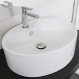 Lavoar Ceramica Oval LAV21 50x40 cm – ambient baie, lavoar oval alb pe blat negru cu baterie crom