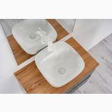 Lavoar Ceramica LAV39 42x42 cm – ambient baie, lavoar ceramic pe blat lemn cu baterie alba