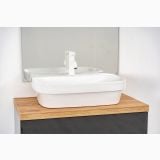 Lavoar Ceramica Dreptunghiular LAV42 60x42 cm – ambient baie, lavoar dreptunghiular pe blat lemn, baterie alba, oglinda