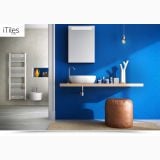 Lavoar Ceramica Oval SLIM51 60x42 cm – ambient baie, lavoar oval alb pe blat lemn, perete albastru